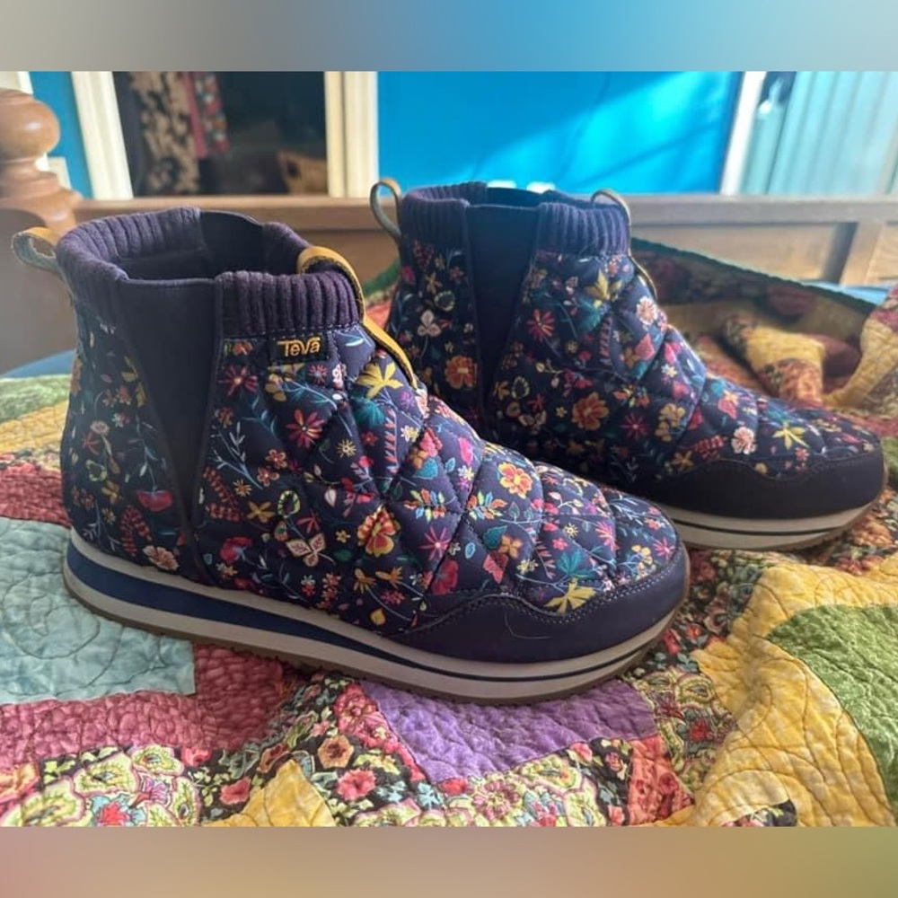 Anna Sui x Teva Quilted Boots Size 11